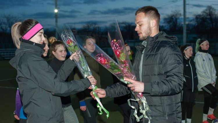 Surpriza jucătorilor de la Dinamo Auto pentru echipa feminină ”Legia”